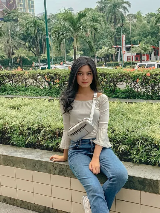 Yoriko yang sekarang ini duduk di bangku kelas 12 SMA menanggapi kebijakan pemerintah. Menurutnya langkah pemerintah adalah keputusan yang terbaik demi memutusnya rantai Covid-19. (Instagram/yorikooangln_)
