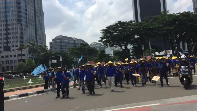 Demo Buruh di Kawasan Medan Merdeka Jakarta