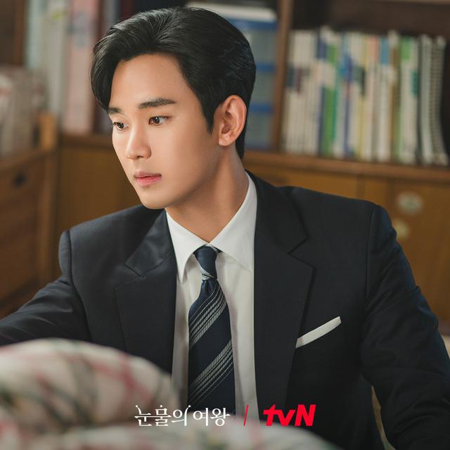 Kim Soo Hyun dalam drakor Queen of Tears. (tvN via Soompi)