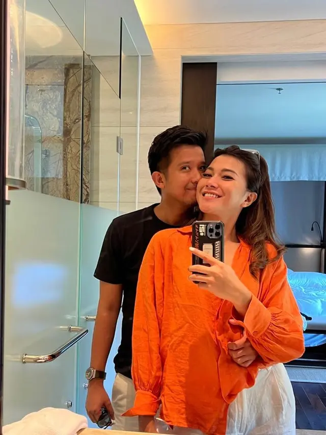 Dikabarkan Hamil, Ini 6 Potret Dita Fakhrana dan Suami yang Tampil Mesra