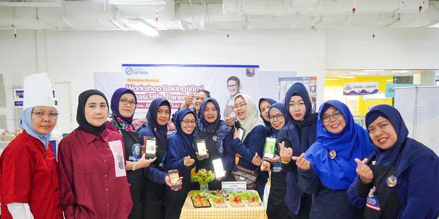 Buat Ibu-Ibu Pinang Ranti Jaktim Berdaya, Sandiaga Uno Gelar Pelatihan Bikin Makanan
