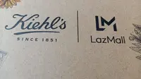 Kemasan ramah lingkungan Kiehl's yang baru buka flagship store perdana di Lazada. (Liputan6.com/Dinny Mutiah)