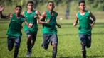 Pandi Lestaluhu (kedua kanan) dan pemain lainnya berlatih saat mengikuti seleksi Timnas Indonesia U-19 di Lapangan POR Pelita Jaya, Sawangan, Jawa Barat, Selasa (26/7/2016). (Bola.com/Vitalis Yogi Trisna)