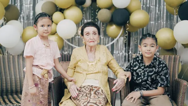 7 Potret Sharena Delon Rayakan Ulang Tahun Sang Nenek yang ke-100, Meriah Banget