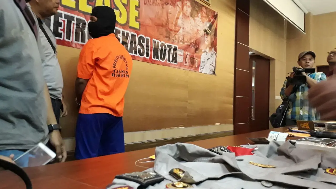 Densus menangkap polisi gadungan di Bekasi