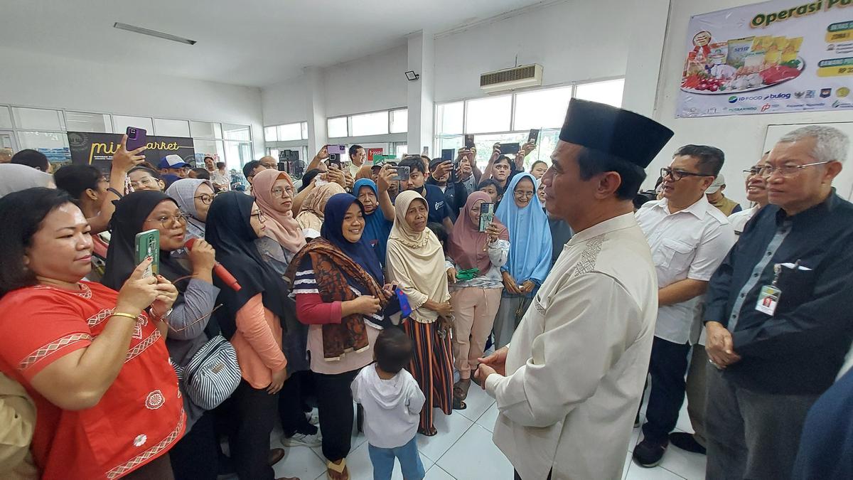 Sidak Operasi Pasar, Mentan Amran: Perintah Presiden Jaga Harga!