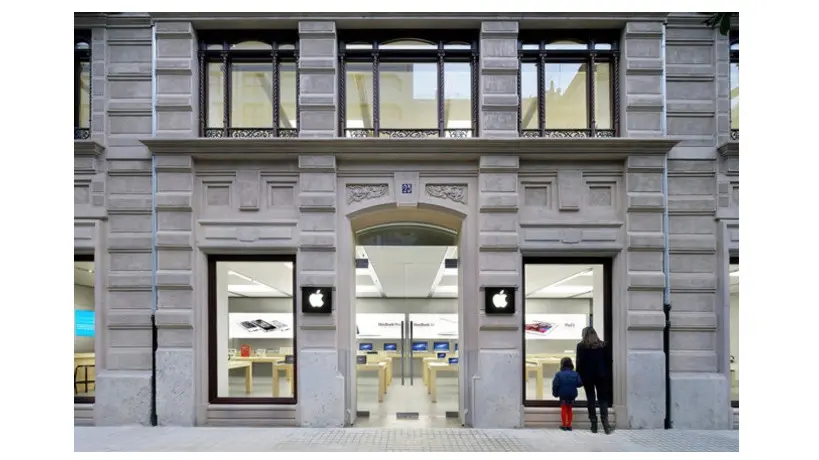 Sebuah Apple Store di Valencia, Spanyol.