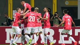 Pemain Hapoel Beer-Sheva merayakan gol ke gawang Inter Milan pada laga Grup K Liga Europa di Giuseppe Meazza, Milan, Jumat (16/9/2016) dini hari WIB. (AFP/Giuseppe Cacace) 