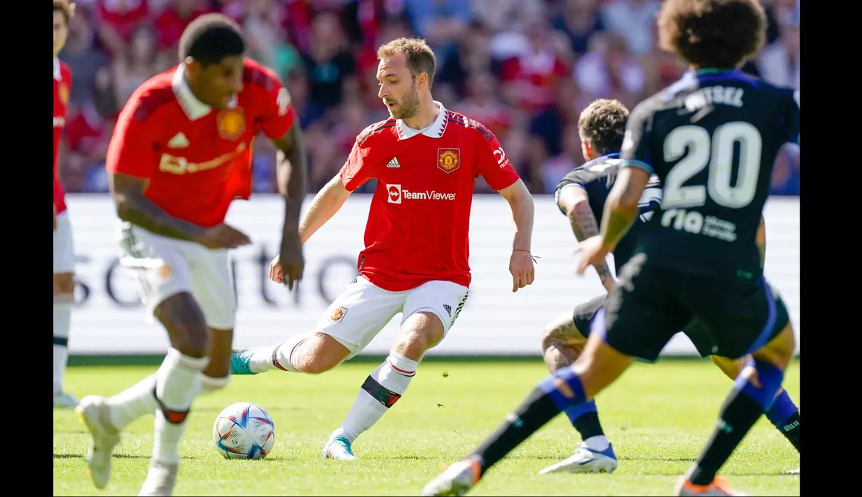 Eriksen mengirim umpan silang yang luar biasa ke jantung kotak penalti Atletico, namun belum mampu dimaksimalkan dengan baik oleh lini serang Manchester United. (AP/NTB Scanpix/Stian Lysberg Solum)