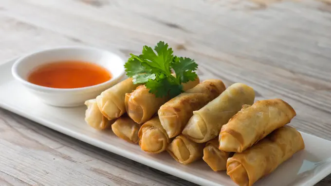 Biar Nggak Banjir Minyak, Begini Trik Menggoreng Lumpia agar Tetap Renyah di Setiap Gigitan