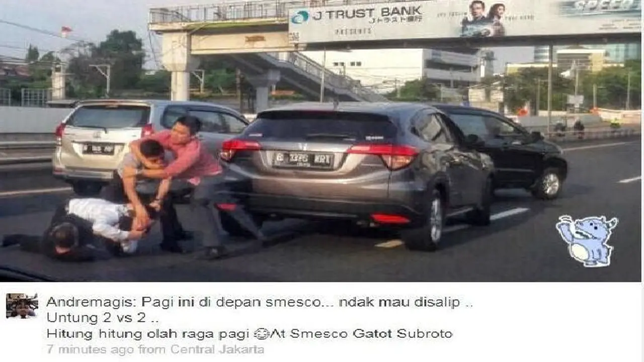 Dua pengendara saling pukul di jalan tol (Foto: Istimewa (Andremagis)