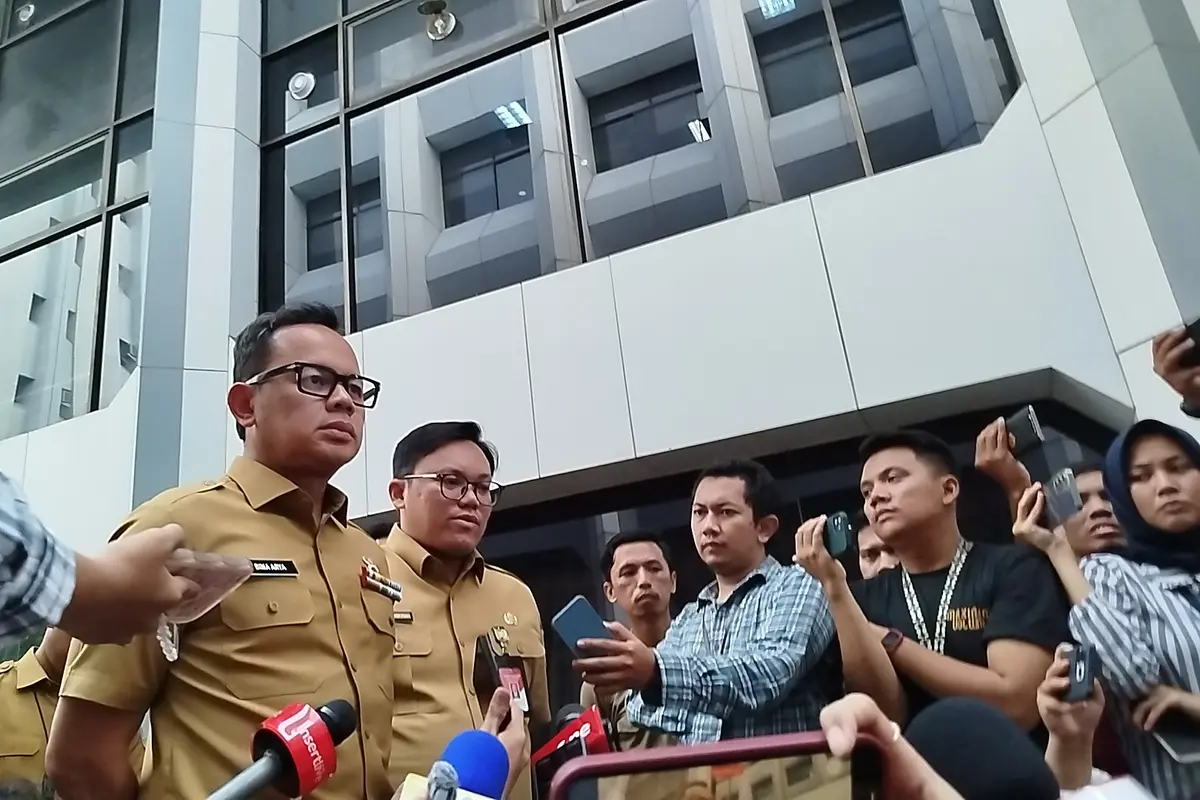 Wakil Menteri Dalam Negeri Bima Arya Sugiarto buka suara usai pemeriksaan Bupati Indramayu Lucky Hakim oleh Inspektorat Jenderal Kementerian Dalam Negeri (Itjen Kemendagri). (Liputan6.com/Ady Anugrahadi)