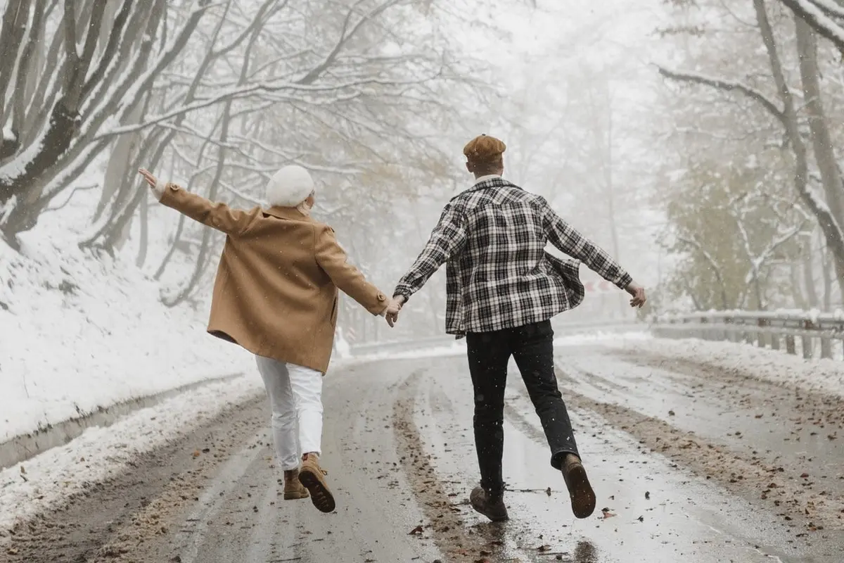 Ilustrasi berjalan bersama, romantis, pasangan