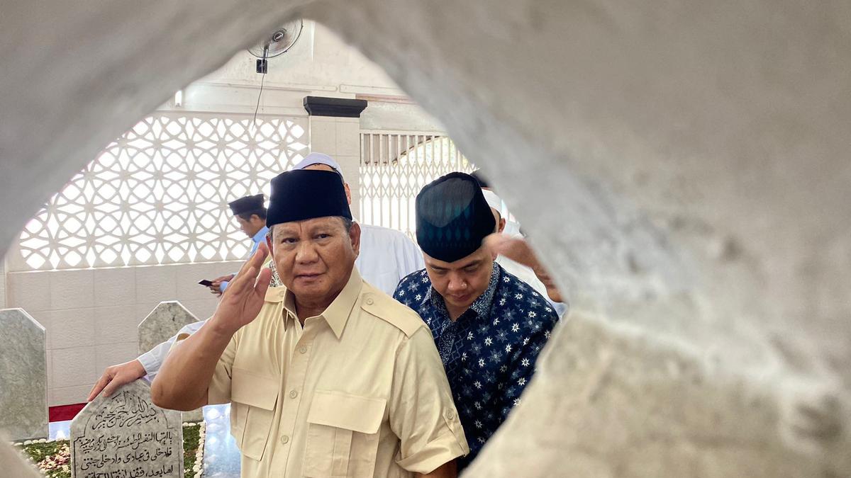 Tak Hanya Cukai, Prabowo Bakal Potong Pajak Rokok Kretek