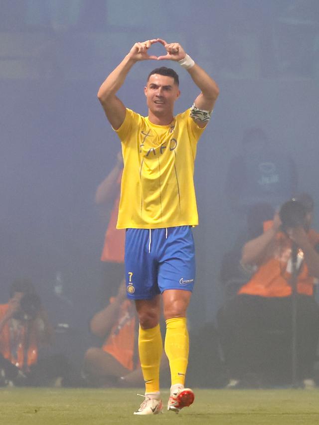 Foto: Selebrasi Gol Kabut Cristiano Ronaldo saat Al-Nassr Tumbangkan Al-Ahli di Liga Arab Saudi