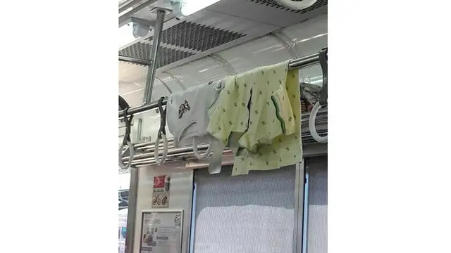 7 Drama Netizen Saat di KRL Ini Bikin Geleng Kepala