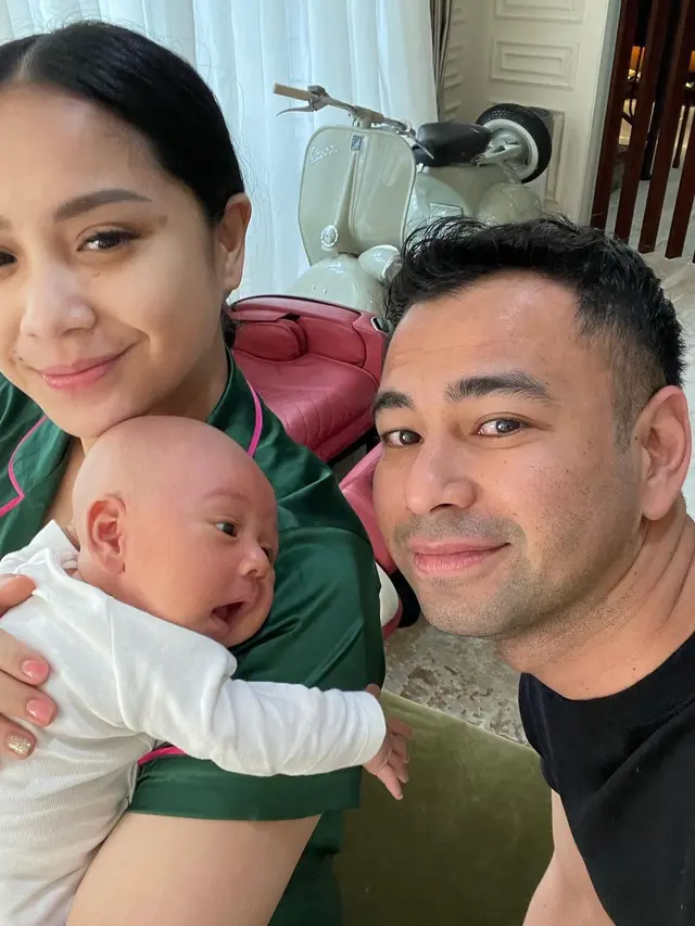 Nagita Slavina, Raffi Ahmad, dan Baby R. (Foto: Instagram @raffinagita1717)