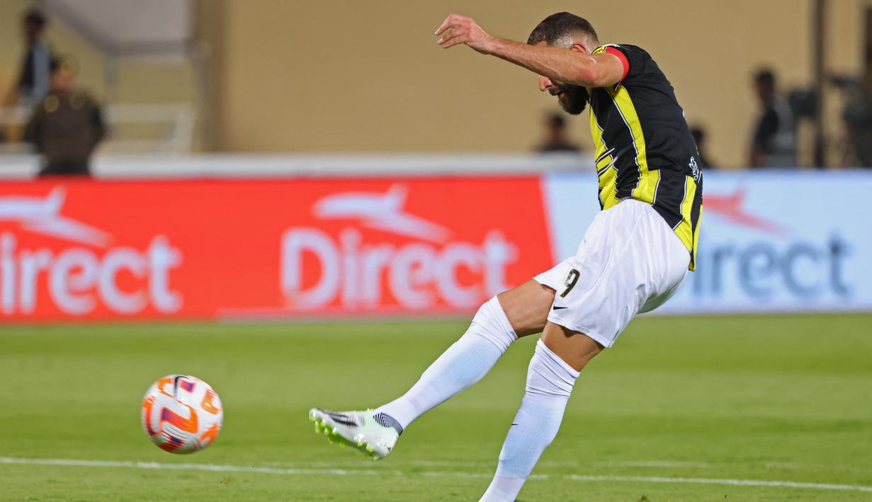 Al Ittihad berhasil menekuk Al Riyadh dengan skor 4-0. (Fayez NURELDINE / AFP)