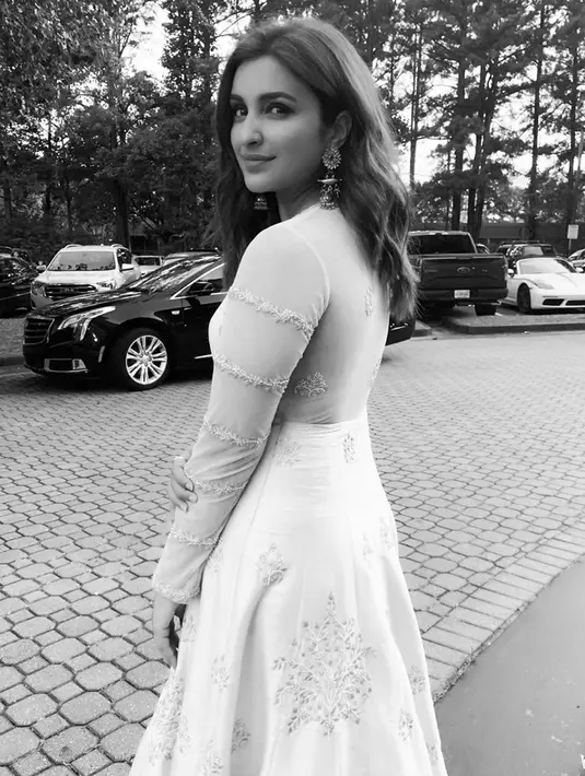 Aktris cantik ini telah banyak memenangkan penghargaan film di India. Dia telah menerima 22 penghargaan di berbagai penghargaan film di India. (Liputan6.com/IG/@parineetichopra)