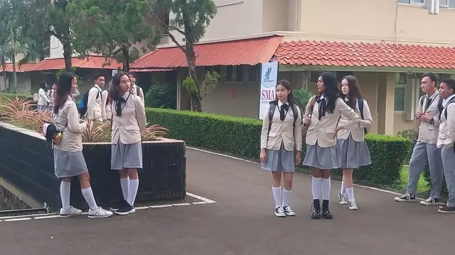 6 Potret Pemain Dari Jendela SMP Pakai Seragam SMA, Sajikan Cerita Baru Lebih Fresh
