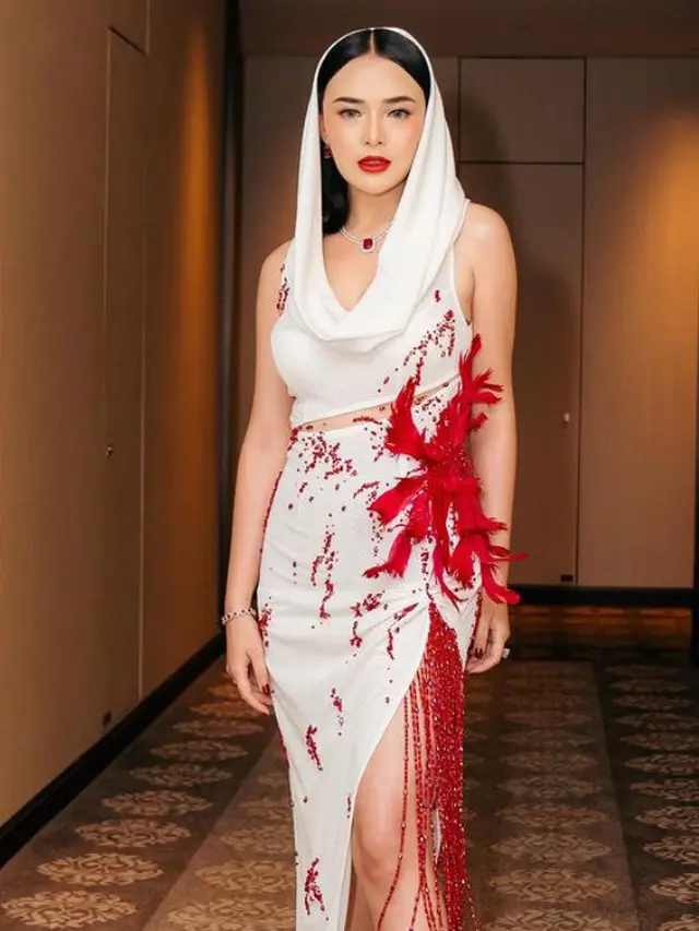 Amanda Manopo Kenakan Gaun Mewah
