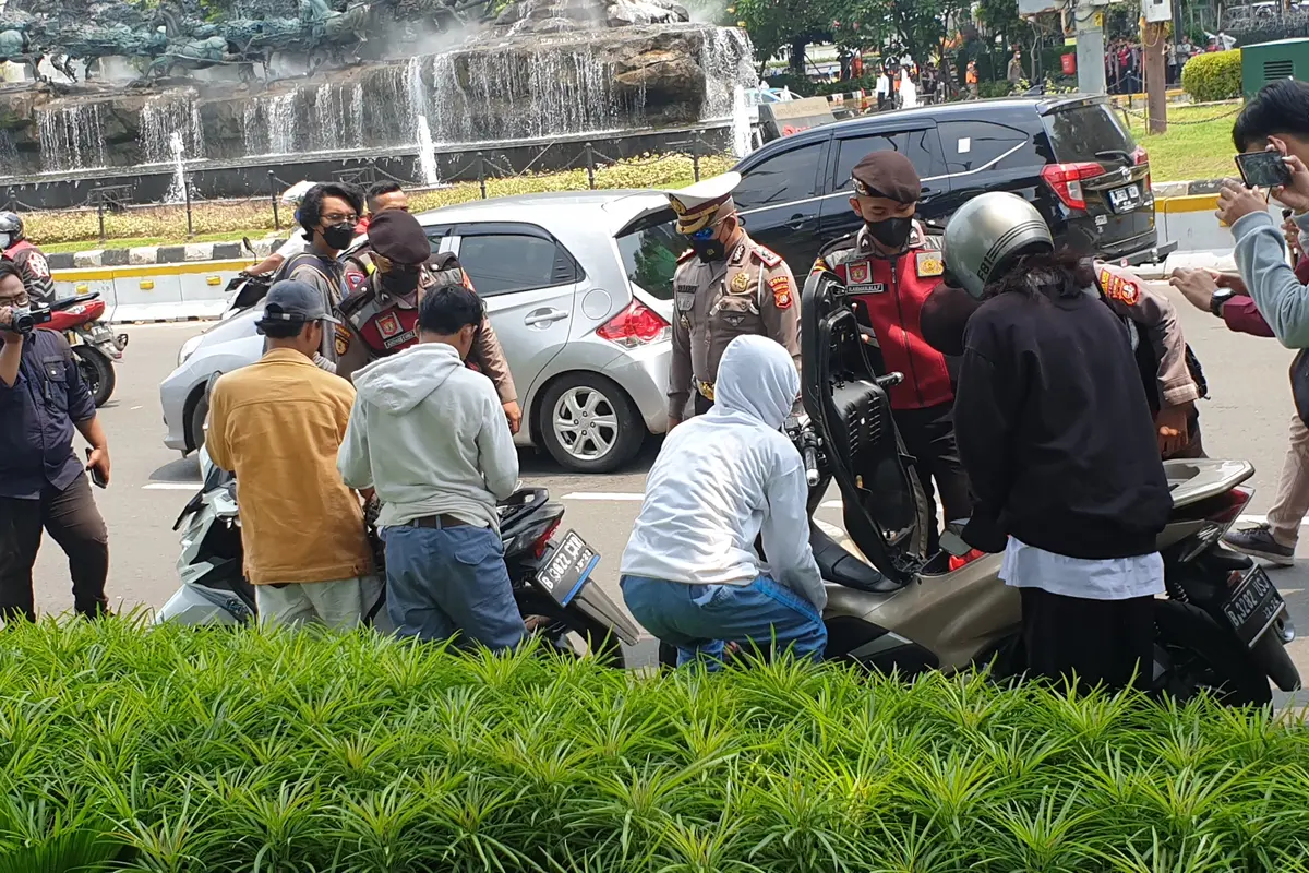 4 pelajar diamankan di sekitar Patung Kuda Jalan MH Thamrin, Jakarta