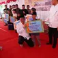 Pemerintah Kota Cilegon melalui Dinas Sosial Kota Cilegon memberikan bantuan sosial kepada 1.388 anak yatim dan anak terlantar di halaman kantor Wali Kota Cilegon, Sabtu 20 Juli 2024. (Foto: Istimewa)