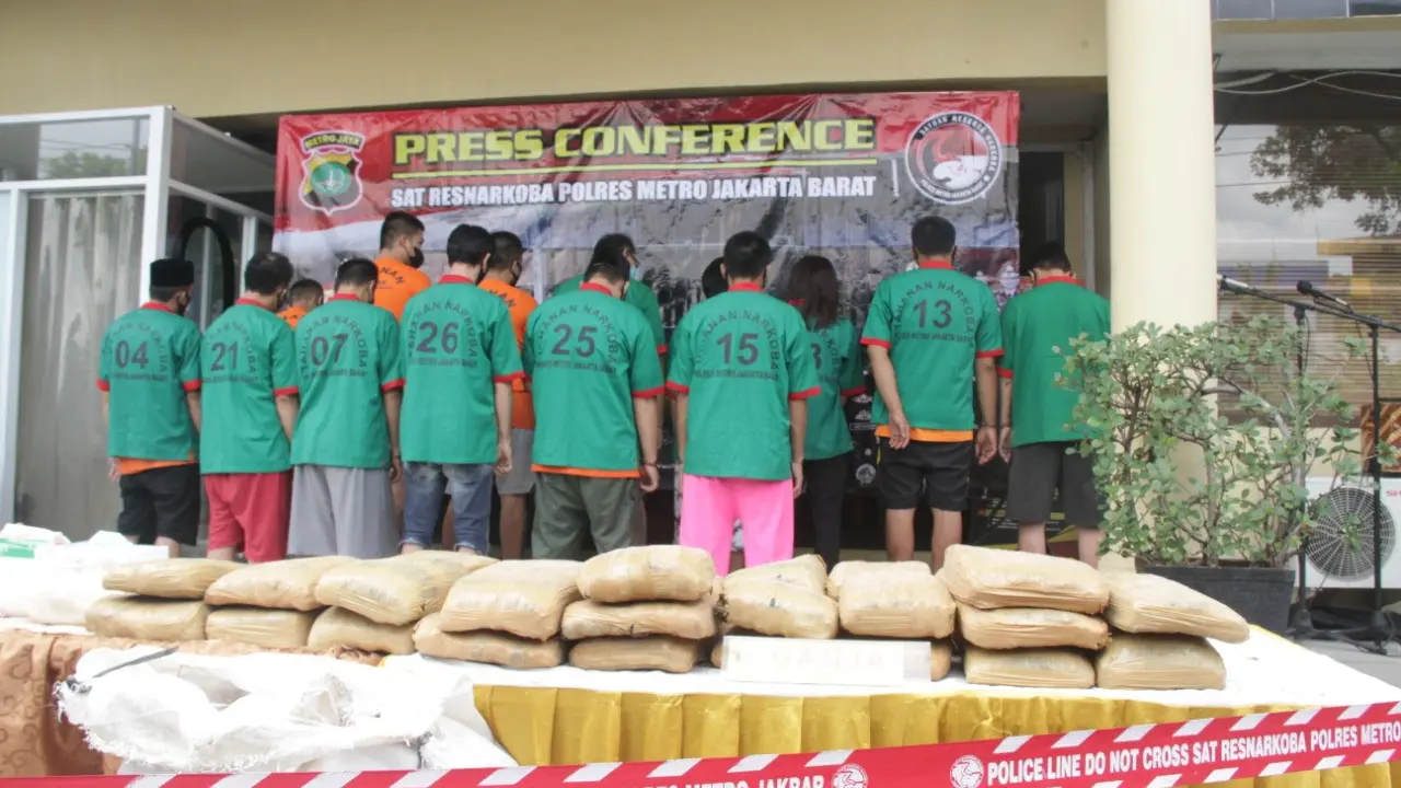 Polres Metro Jakarta Barat memusnahkan barang bukti narkoba berupa ganja dan sabu