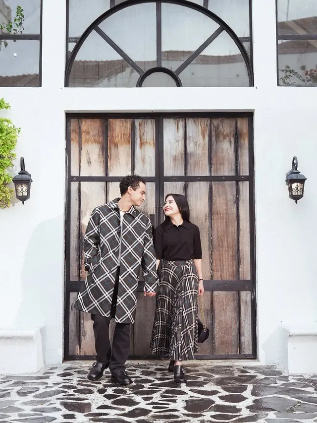 Kian Go Public, 5 Gaya Couple Baru Prilly Latuconsina dan Omara Esteghlal saat Pemotretan-Kondangan