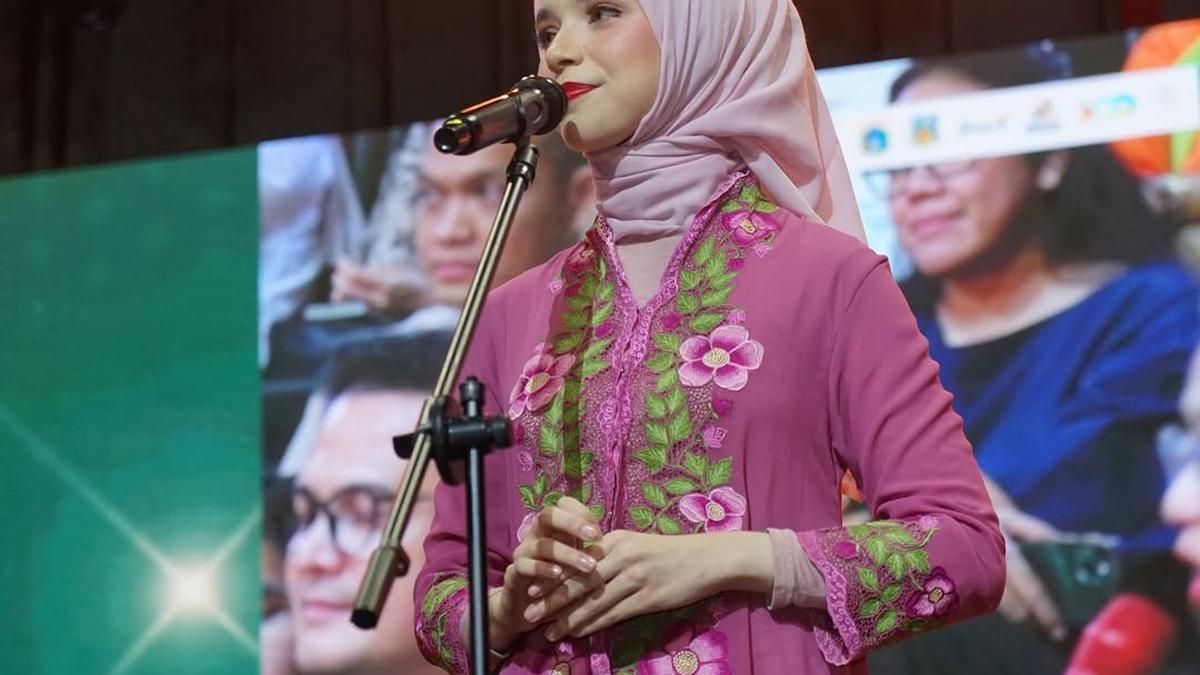 6 Foto Isabel Azhari Anak Ayu Azhari Pakai Kebaya, Tampilkan Perpaduan Warna dan Aksesori yang Anggun