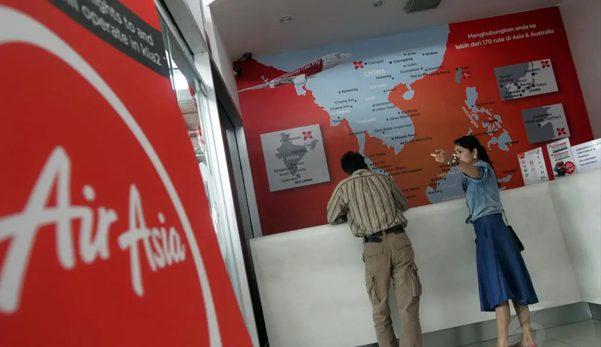 Suasana tempat penjualan tiket pesawat AirAsia di Terminal 3 Bandara Soekarno Hatta, Minggu (28/12/2014). (Liputan6.com/Faizal Fanani)