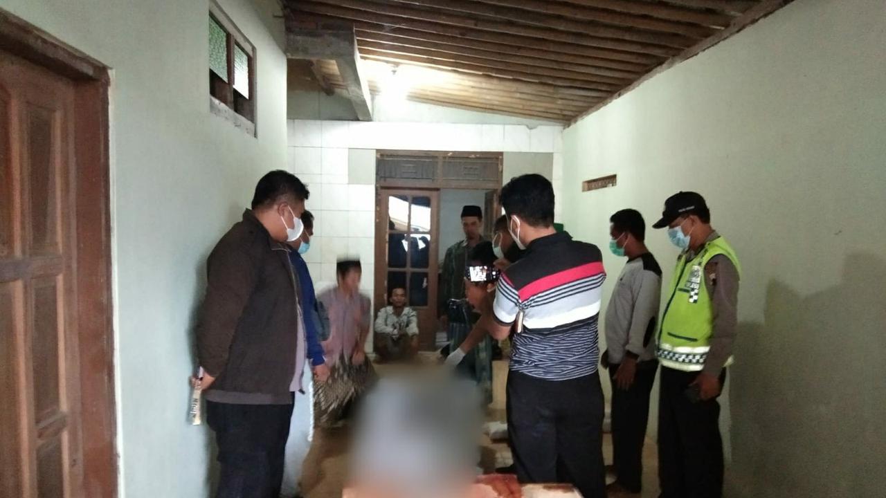 Jenazah Sofyan Tsauri diserahkan kepada keluarganya, di Kebumen. (Foto: Liputan6.com/Polres Kebumen)