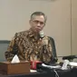 Ketua Terpilih Dewan Komisioner Otoritas Jasa Keuangan (OJK) Wimboh Santoso memberikan penjelasan mengenai program kerja OJK lima tahun ke depan, Jumat (9/6/2017). (Achmad/Liputan6.com)