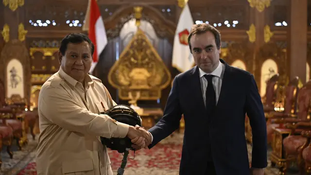 Menhan Prancis Sebastian Lecornu menyambangi Presiden RI Prabowo Subianto di kediamannya, Hambalang.