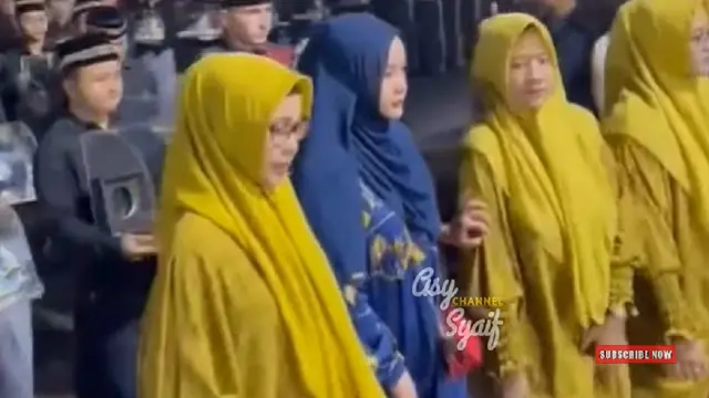 Terlihat Juga Para Nyai dan Ning Ponpes Al-Falah Ploso Hadir dalam Acara Ini (SS: YouTube Asy Syaif Chanel)
