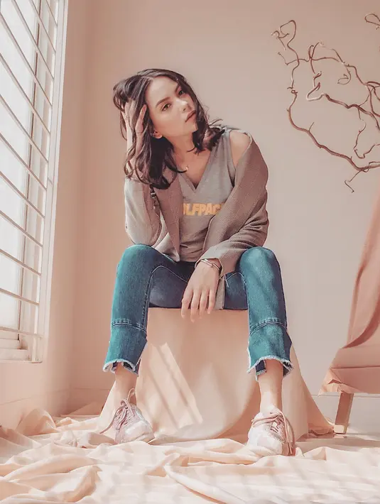 Lihat betapa cantiknya Alyssa Daguise saat tampil dengan gaya busana kasual. Bahkan banyak warganet yang menganggap Alyssa seperti Kendall Jenner. (Foto: instagram.com/alyssadaguise)