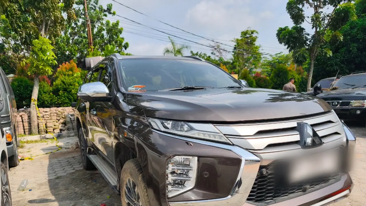KPK Sita Mobil Pajero Sport dari Istri Kedua Bupati Kuansing. (Foto dokumentasi KPK).
