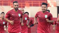 Gelandang Persela, Diego Assis (kiri). (Bola.com/Aditya Wany)