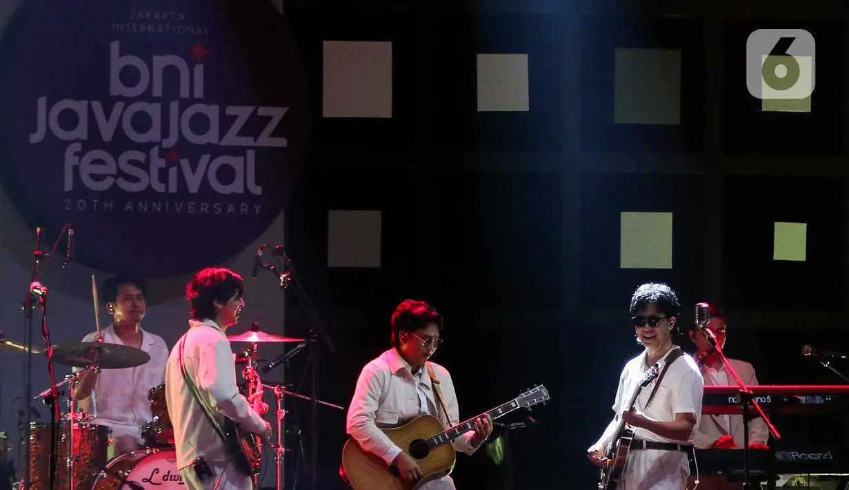 Seperti tahun-tahun sebelumnya, Java Jazz Festival 2025 mengundang deretan musisi Indonesia maupun musisi internasional yang sedang naik daun, hingga legenda hidup yang telah lama berkiprah di industri musik. (Liputan6.com/Herman Zakharia)