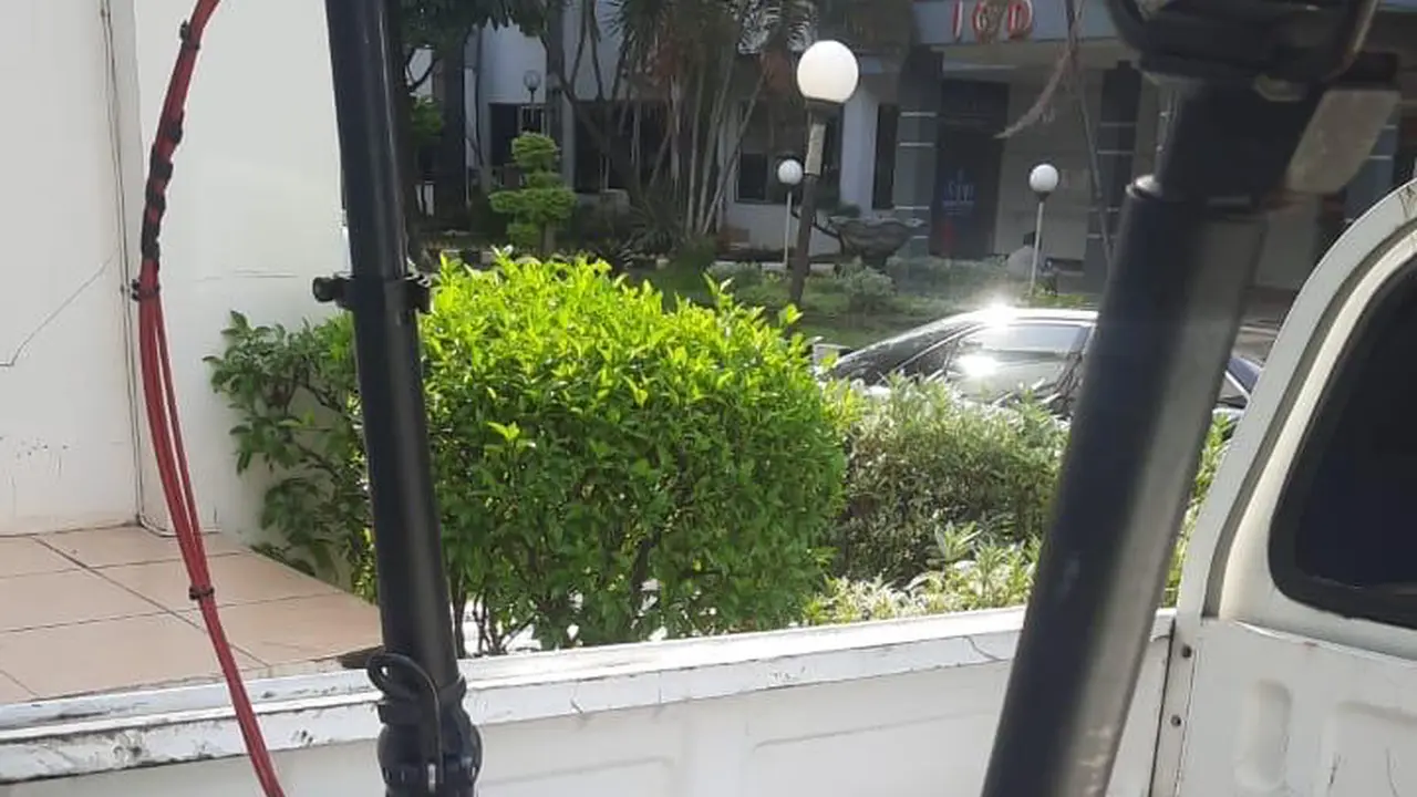 Mobil Listrik tabrak lansia naik sepeda