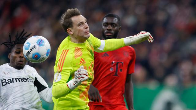 Foto: Momen Manuel Neuer Mendapat Kartu Merah Pertama dalam Kariernya, Bayern Munchen Ditaklukkan Bayer Leverkusen