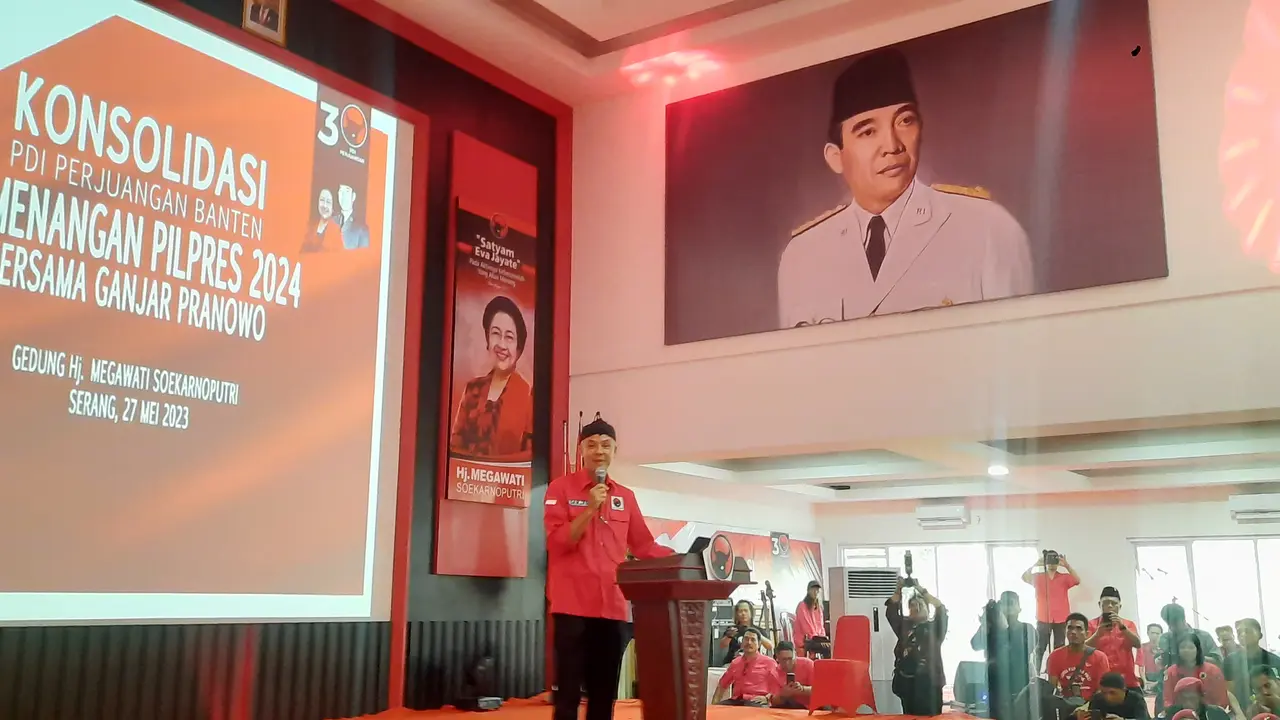 Bakal calon presiden dari PDI Perjuangan Ganjar Pranowo hadiri konsolidasi pemenangan pilpres 2024 di kantor DPD PDIP Banteng, Serang, Sabtu (27/5/2023). (Lizsa Egaham/Liputan6.com)