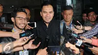 Pedangdut, Saipul Jamil memberi keterangan kepada awak media usai menjalani pemeriksaan di Gedung KPK, Jakarta, Selasa (17/1). Saipul diperiksa terkait suap pengurangan vonis kasus pelecehan seksual di PN Jakarta utara. (Liputan6.com/Helmi Affandi)