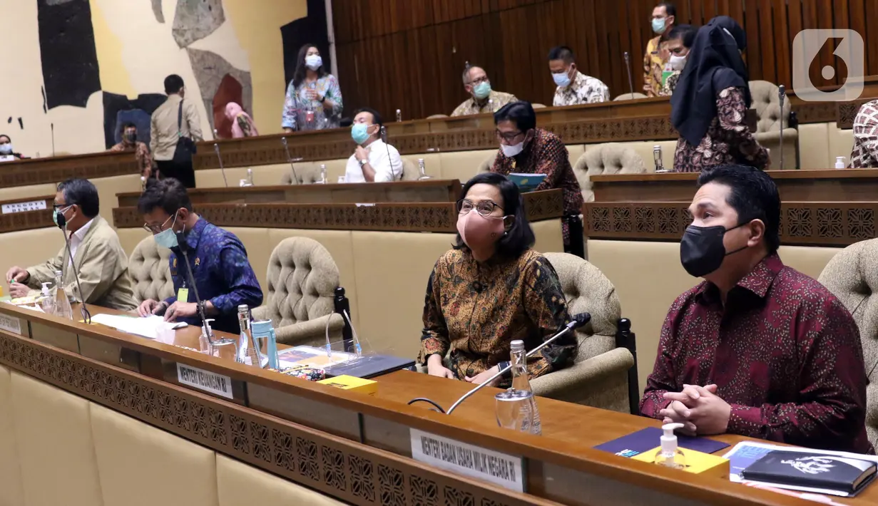 (kanan ke kiri) Menteri BUMN Erick Thohir, Menteri Keuangan Sri Mulyani Indrawati, Menteri Pertanian Syahrul Yasin Limpo, dan Menteri ESDM Arifin Tasrif rapat konsultasi dengan pimpinan DPR membahas masalah pupuk subsidi di Kompleks Parlemen, Jakarta, Selasa (9/2/2021). (Liputan6.com/Angga Yuniar)