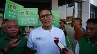 Ketua Dewan Pakar Tim Pemenangan Nasional Ganjar-Mahfud, Sandiaga Uno tak mempermasalahkan konsep town hall meeting pada debat pilpres 2024. (Liputan6.com/Bam Sinulingga)