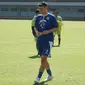 Bek anyar Persib Bandung Nick Kuipers disiapkan menghadapi PSS Sleman. (Liputan6.com/Huyogo Simbolon)