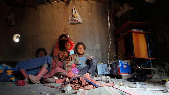 Derita Anak-Anak Yaman di Kamp Pengungsian