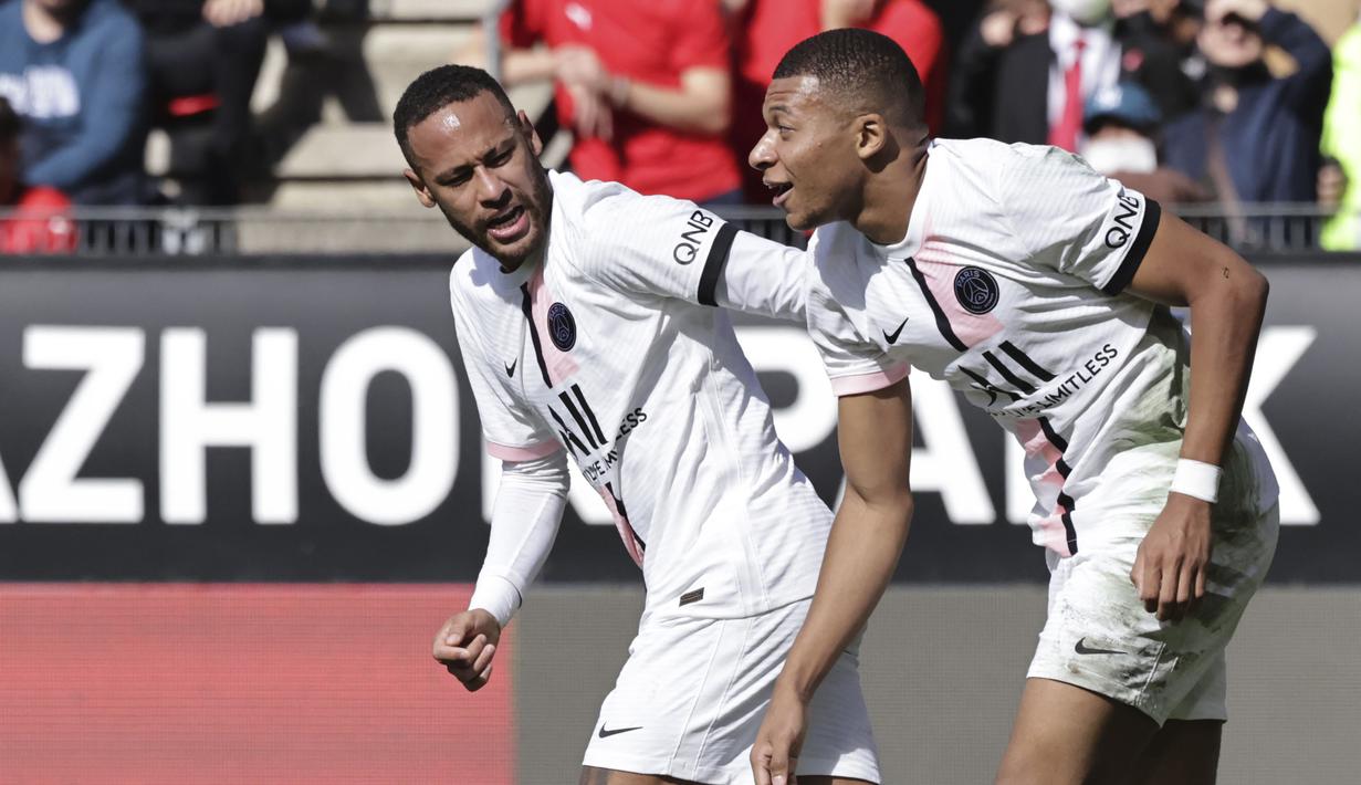 Tampil dengan trio Messi-Neymar-Mbappe, PSG tak mampu mencetak sebiji gol. Meski tampil mendominasi namun ketiganya tampak kesulitan menembus pertahanan Rennes. (AP/Jeremias Gonzales)