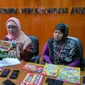 Komisioner KPAI Bidang Pendidikan Retno Listyarti dan penulis buku Intan Noviana saat konferensi pers di Kantor KPAI, Jakarta, Rabu, 3 Januari 2018.
