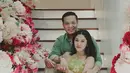 Naysilla Mirdad dan Arfito Hutagalung nampak serasi dengan outfit santai bernuansa earth tone [@naymirdad]